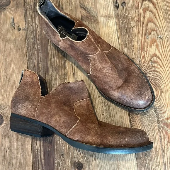 Born Beth Western Distressed Tobacco Brown Suede Ankle Boot - Picture 9 of 9